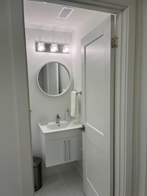 Lovely One Bedroom Condo With Free Parking Niagara Falls Eksteriør bilde
