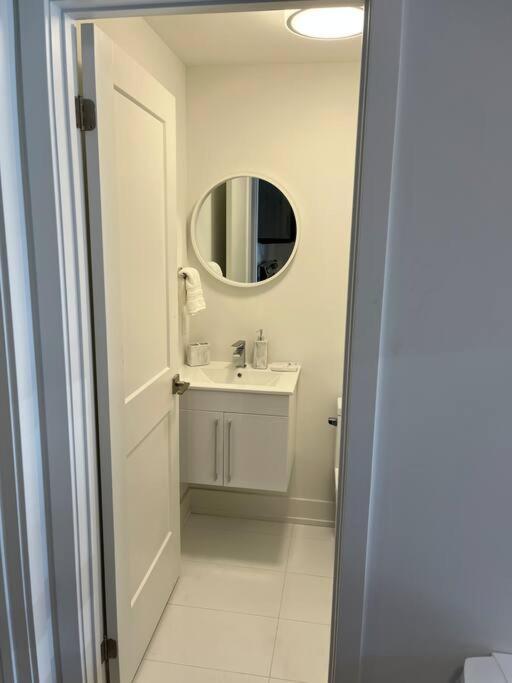 Lovely One Bedroom Condo With Free Parking Niagara Falls Eksteriør bilde